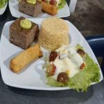 TORTA DE CARNE EN SALSA DE GUACAMOLE